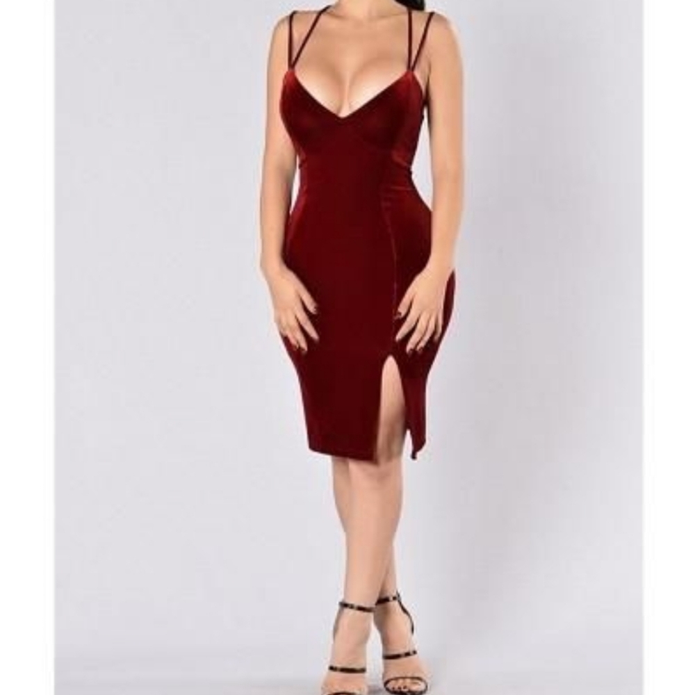 FASHION NOVA RED/BURGUNDY VELVET‎ DRESS.. SIZE S/M
